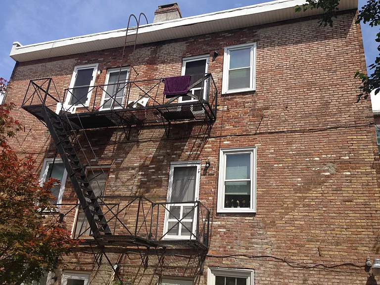 114 S Ferry St #3 — Photo 10
