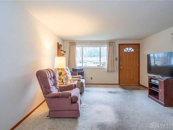 3rd image of 2525 Newcastle Dr