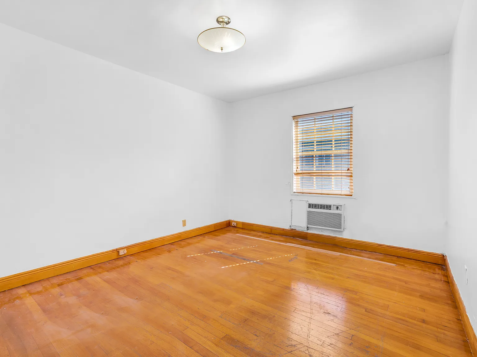 4 bed, 2637 sqft, $4,000 — Photo 3