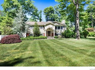 190 Geymer Dr, Mahopac, NY 10541