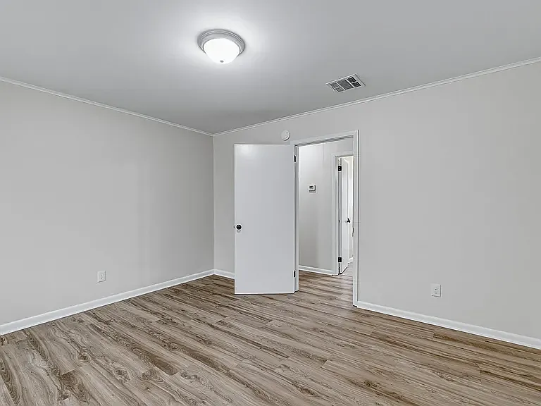 1304 Lewis St — Photo 7