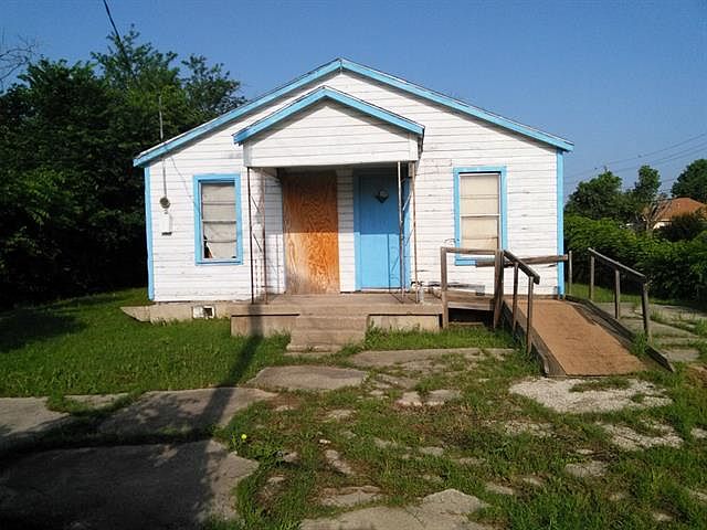 2nd image of 4135 Furey St