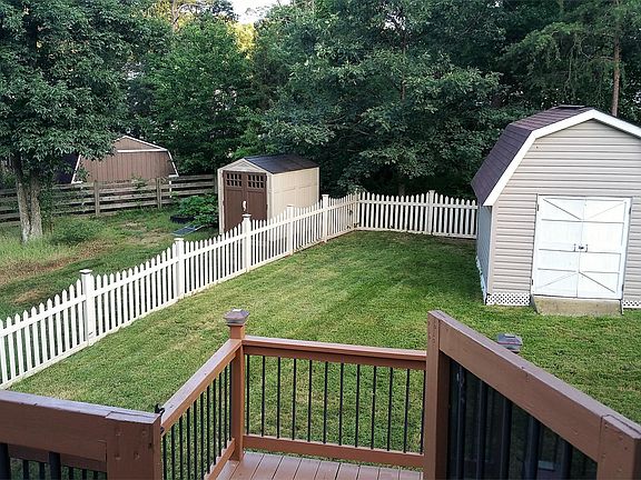 4th image of 104 Fair Lawn Ct