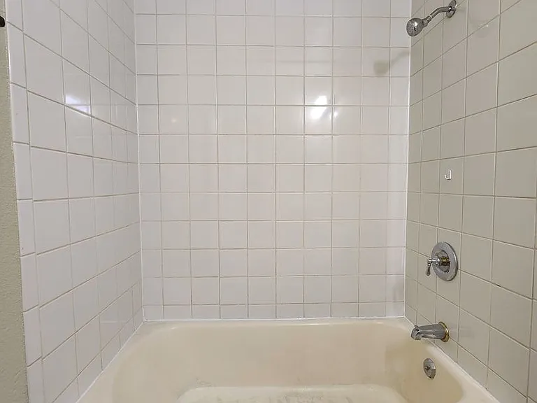 1002 Overland Ct — Photo 9