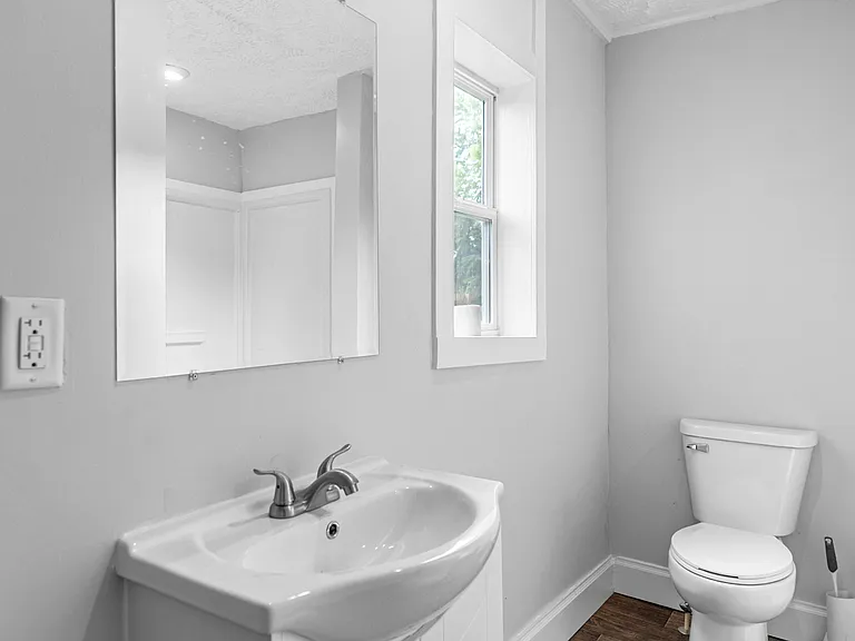 2124 Maple St — Photo 12