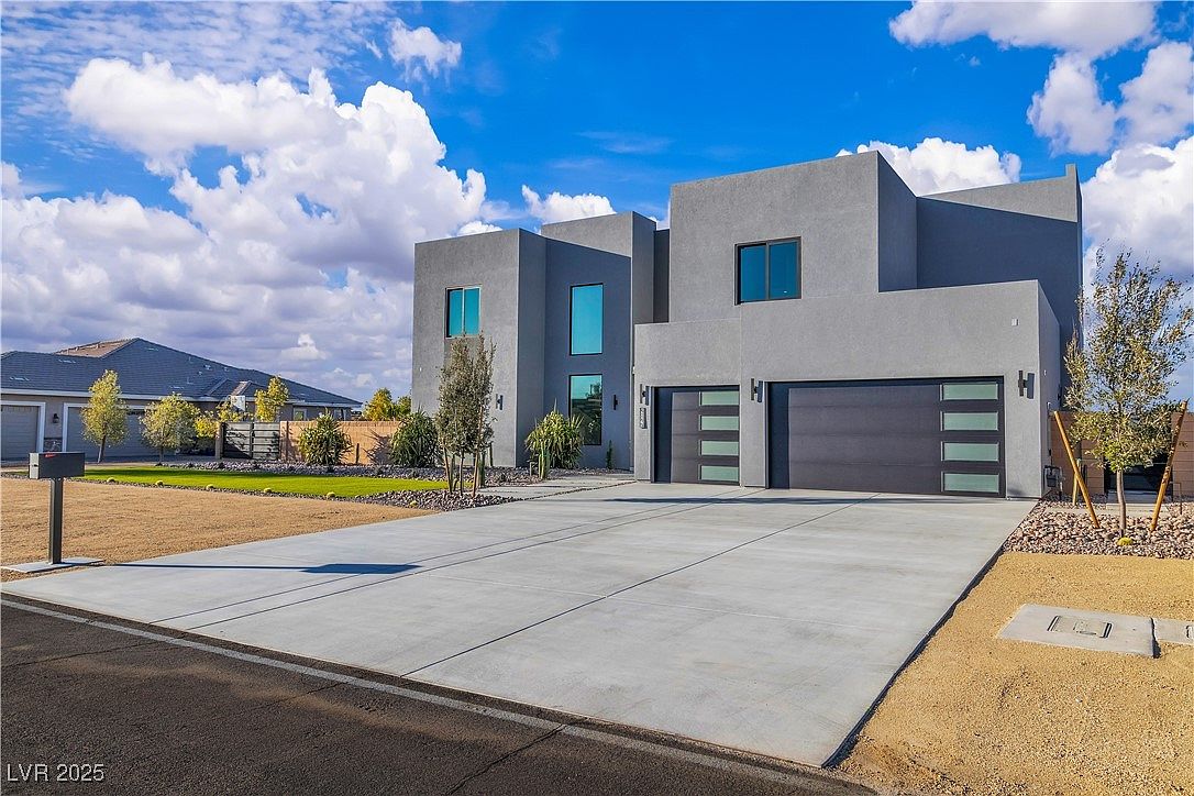 2827 Richmar Avenue — chef's kitchen