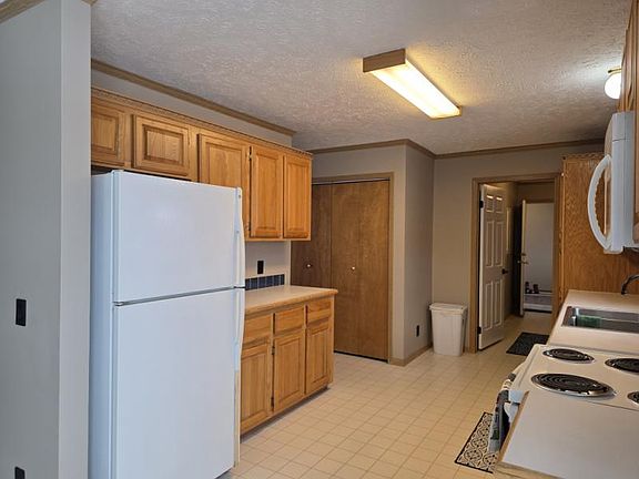 3rd image of 3270 Galbraith Line Rd