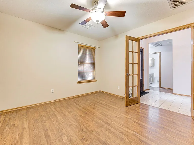 605 Eastview Dr — Photo 20