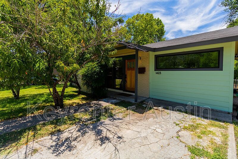 1st image of 1423 Broadmoor Dr