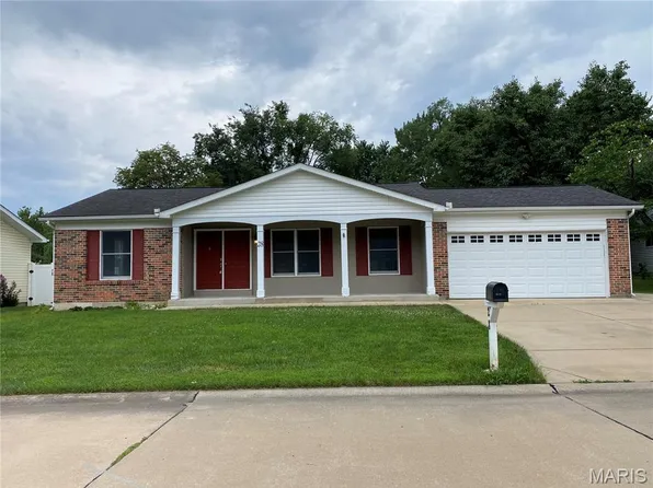 28 Countrywood Dr, Saint Peters, MO 63376