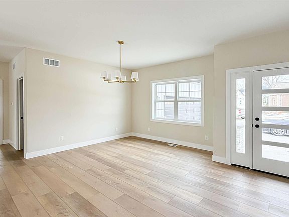 4th image of 2716 W Woods Edge Dr