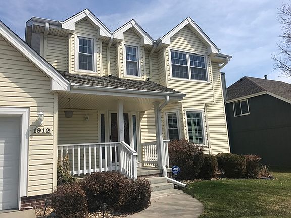 2nd image of 1912 Liberty Ln