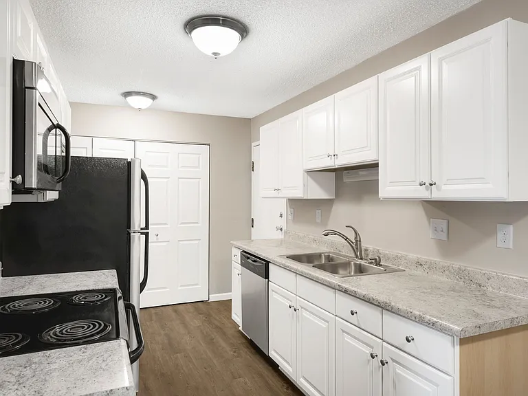 Hearthwood Apartments — Photo 6