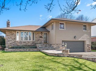 38 Roxton Rd, Plainview, NY 11803