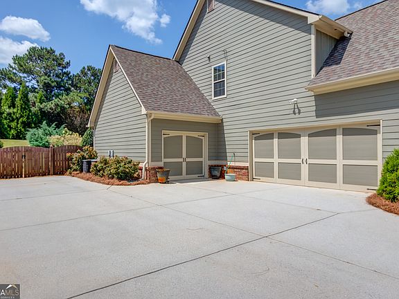 3rd image of 1433 Henderson Ridge Ln