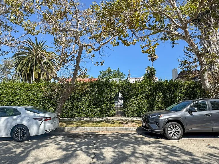 1043 S Plymouth Blvd — Photo 38