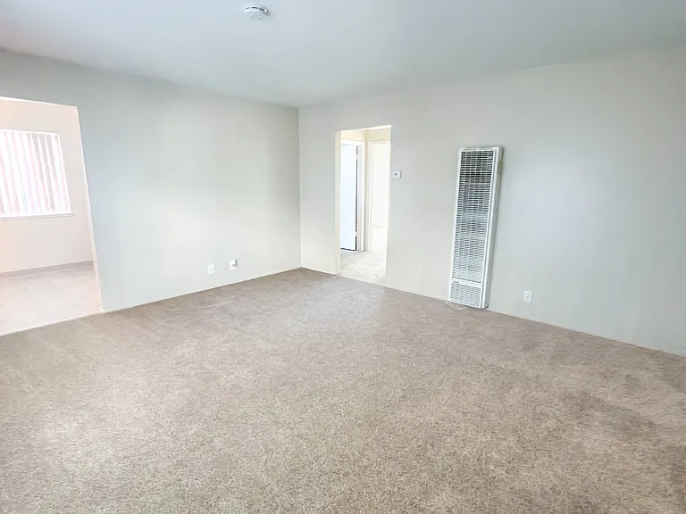 Monterey Manor Apartments — Photo 10