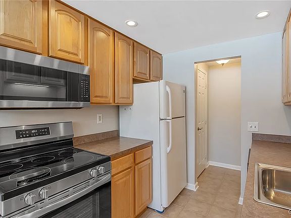 5th image of 105 Watertree Dr #105