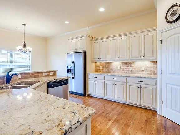 3rd image of 5703 W Murfield Dr