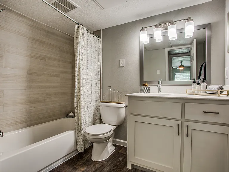 Weston Medical Center Apartments — Photo 10