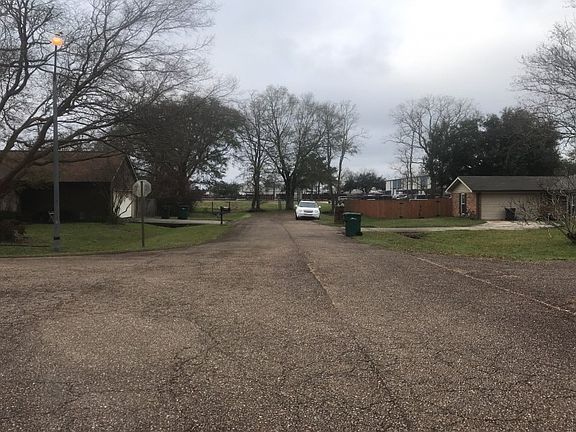 5th image of 115 Bayberry Ave