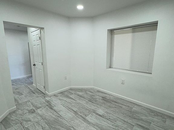 4th image of 1017 E West Circle Dr #2