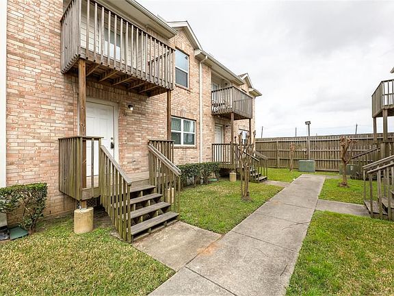 3rd image of 11905 Algonquin Dr Unit 20
