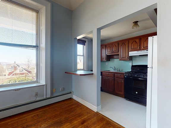 4th image of 40 Benedict Ave APT 1D