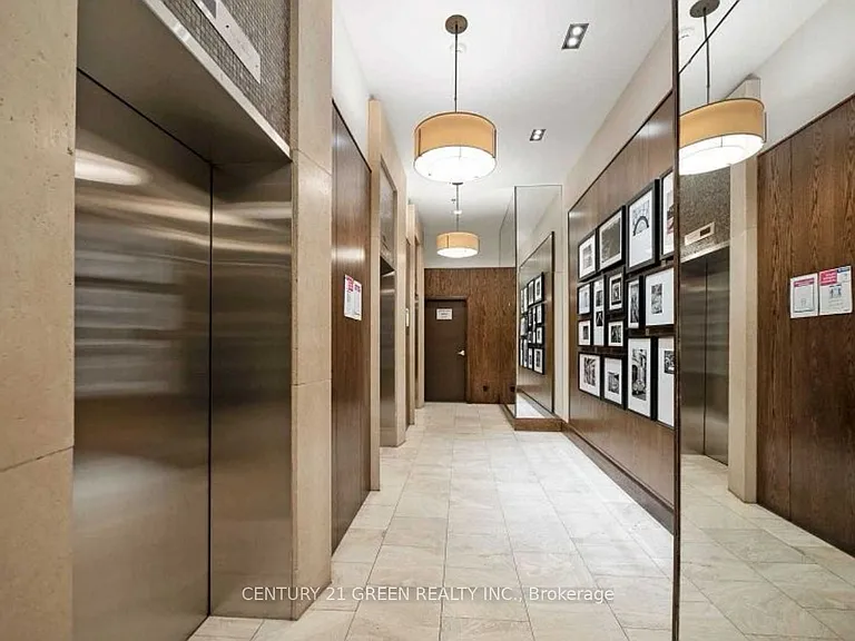 438 Richmond St W #819 — Photo 5