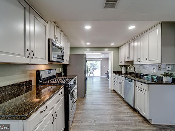 3rd image of 4220 Hoffman Dr