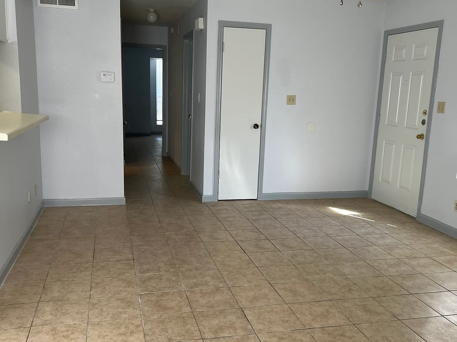 3 bed, 1019 sqft, $1,440 — Photo 4