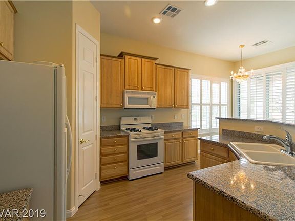 4th image of 203 Kaelyn St Unit 1