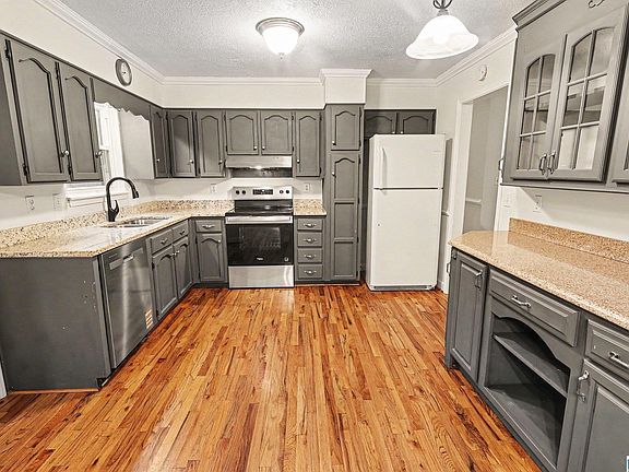 2nd image of 355 Comanche St
