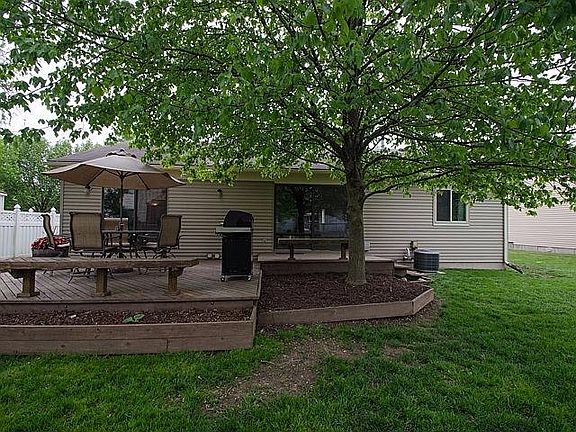 5th image of 42556 Woodbridge Dr