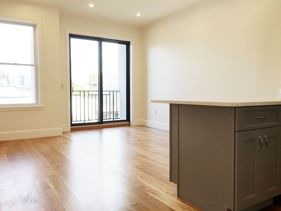 1st image of 147 Green St #4