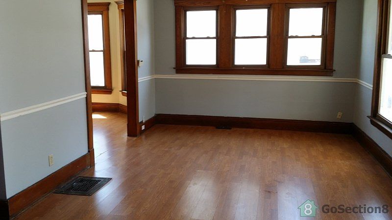 1st image of 1226 W 5th St