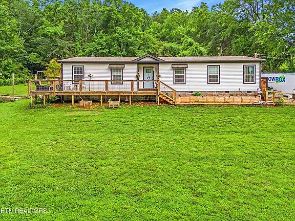 2nd image of 516 Knob Rd