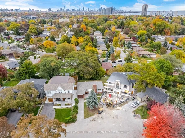 29 Beaucourt Rd, Toronto, ON M8Y 3G1