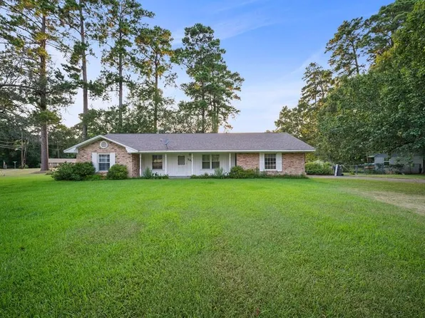 703 Desert Willow Dr, Lufkin, TX 75901