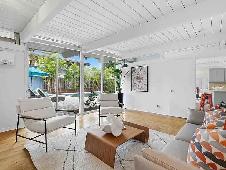 226 Ely Pl — Photo 3