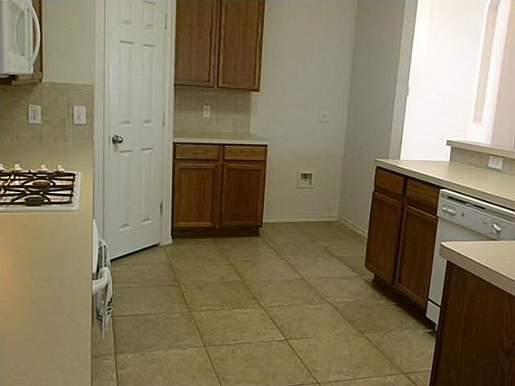 5th image of 3913 Glenwyck Dr