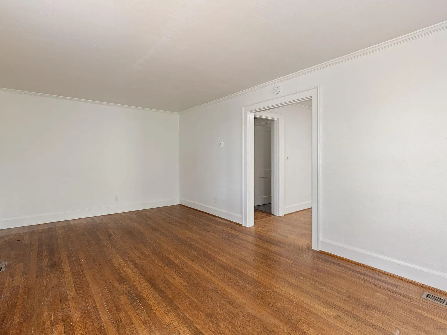 2 bed, 1036 sqft, $2,600 — Photo 4