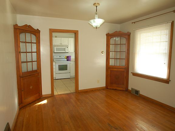 4th image of 2940 Revere Ave