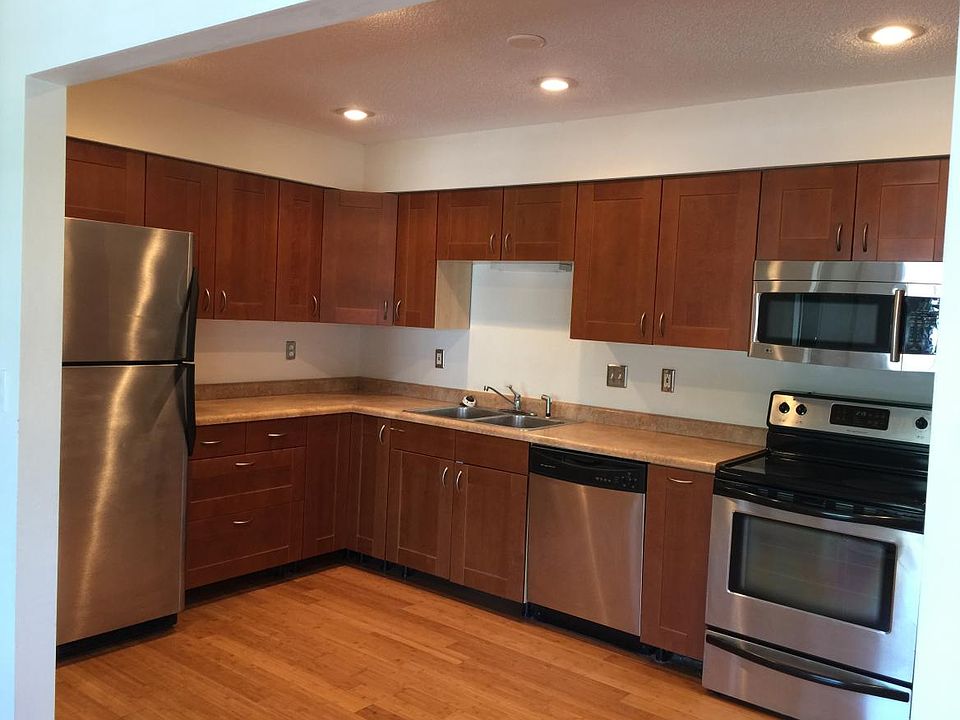1st image of 916 Wescott Sq