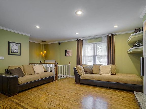 4th image of 10810 W 91st Ter