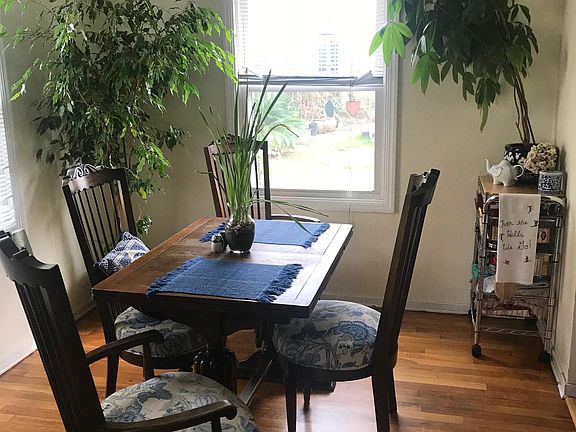3rd image of 210 Manzanita Ave