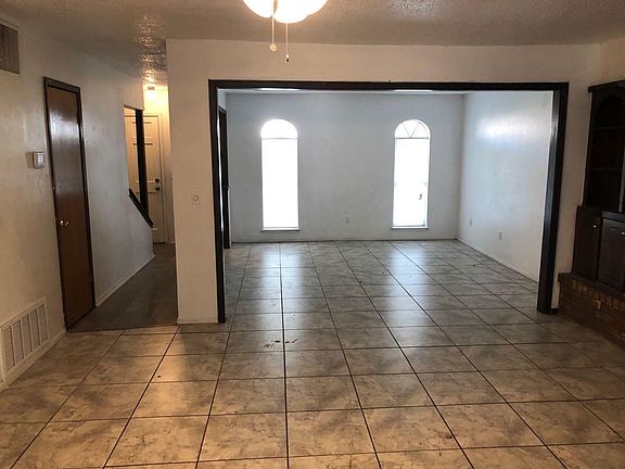 4th image of 9605 S Winston Way