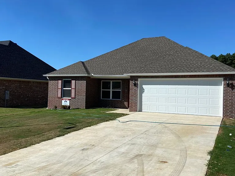2617 Grand Ln — Photo 3