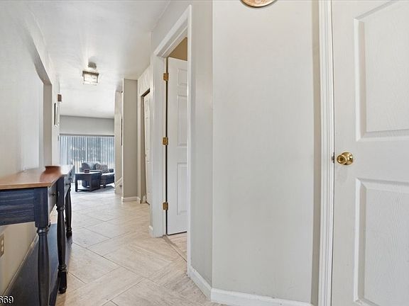4th image of 76 Hickory Way