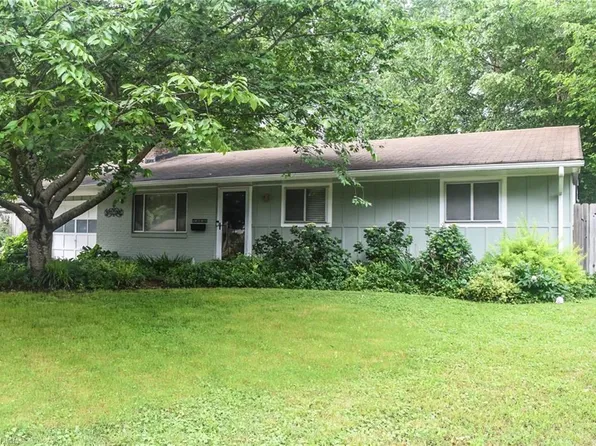725 Roslyn Rd, Newport News, VA 23601